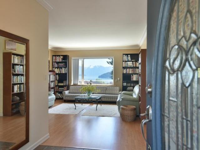 590 592 Fletcher Road N, Gibsons, BC, V0N 1V9 Luxury House for sale | Listing ID R3112 | Royal LePage Carriage Trade Luxury Properties