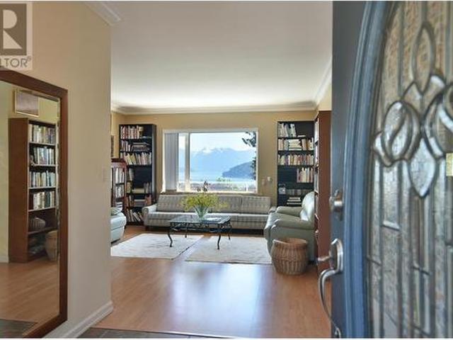 590 592 N Fletcher Road, Gibsons, BC, V0N 1V9 Luxury House for sale | Listing ID R2999 | Royal LePage Carriage Trade Luxury Properties