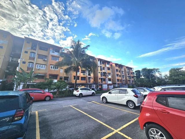 592sqftFULL LOAN Low Cost Block 9 Flat PKNS Seksyen 8 Shah Alam