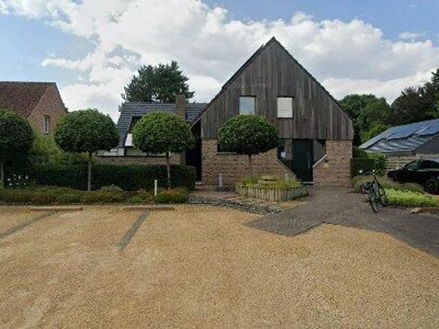 593 m2 office space for rent in Lummen