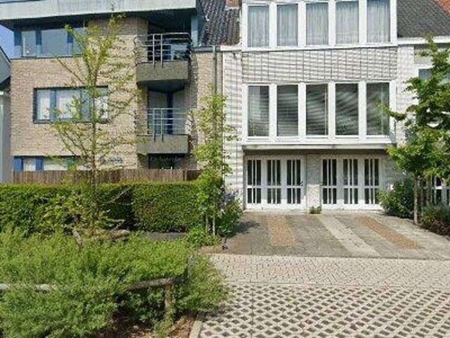 593 m2 office space for rent in Wevelgem