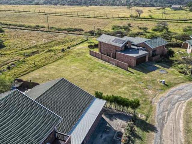 593 m² Land available in Cove Rock