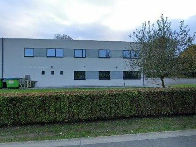 594 m2 office space for sale in Ans