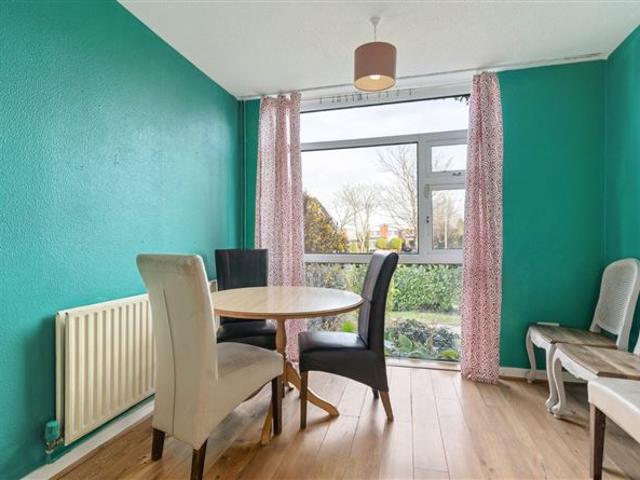 595,000 | 17 Cabinteely Crescent, Cabinteely, Dublin 18 DNG Dun Laoghaire 4939 MyHome. Ie Residential