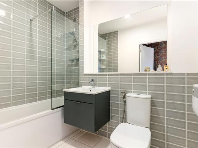 595,000 | 21 Sycamore Hall, Clay Farm, Leopardstown, Dublin 18, Dublin George & Maguire Properties 4975 MyHome. Ie Residential