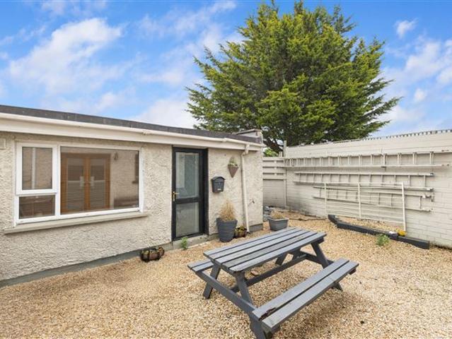 595,000 | 40 Ballyogan Court, Carrickmines, Dublin 18 Vincent Finnegan 5009 MyHome. Ie Residential