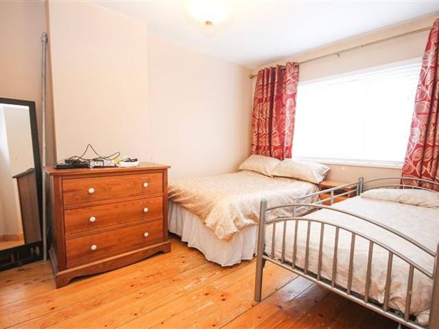 595,000 | 42 Redwood Close, Kilnamanagh, Dublin 24 DNG Tallaght 4951 MyHome. Ie Residential