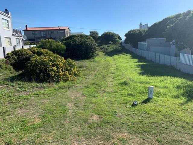 595 m² Land available in De Kelders