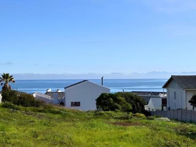 595 m² Land available in De Kelders