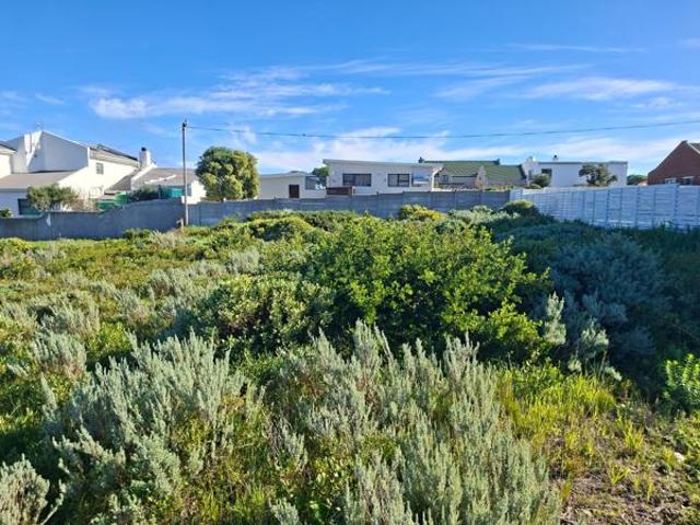 595 m² Land available in De Kelders