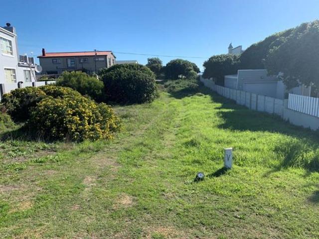 595 m² Land available in De Kelders