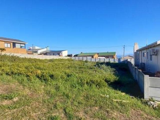 595 m² Land available in De Kelders