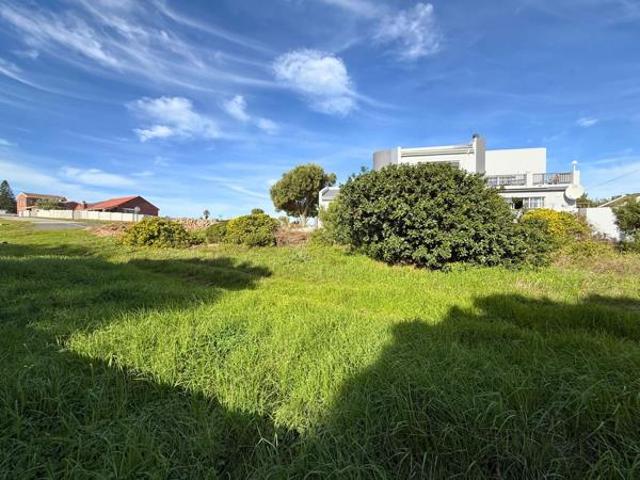 595 m² Land available in De Kelders