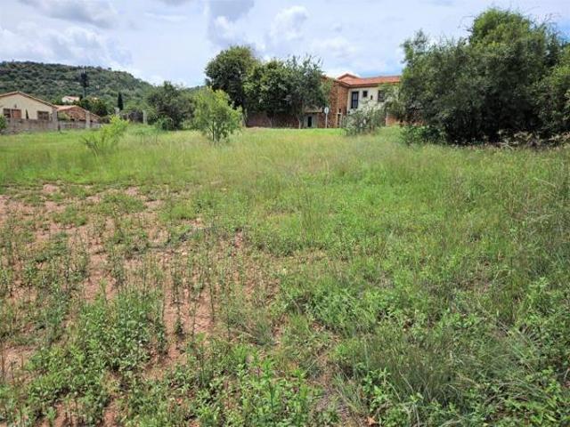 596 m² Land available in Estate D Afrique