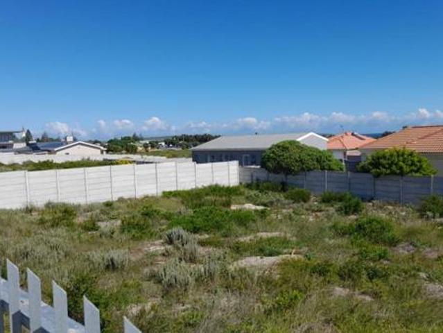 596 m² Land available in Perlemoenbaai