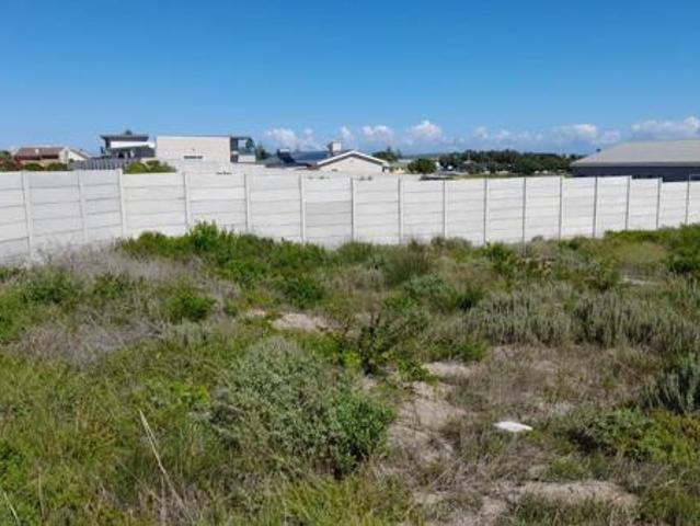 596 m² Land available in Perlemoenbaai