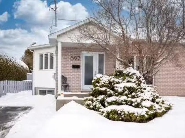 597 Rue La Salle, Saint Jean Sur Richelieu, QC, J3B 2P9 hous.
