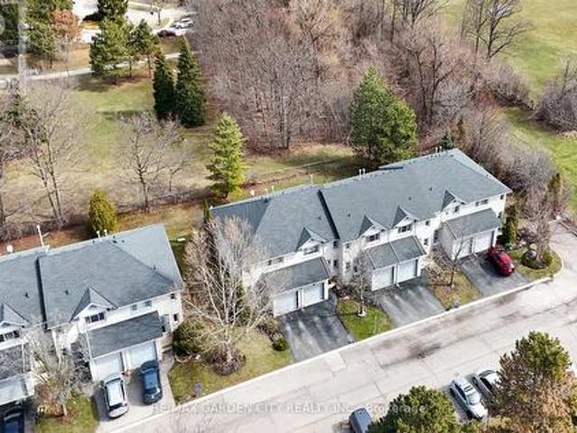 59 2 Royalwood Court, Hamilton, ON, L8E 4Z1 townhouse for sale | Listing ID X12929 | Royal LePage