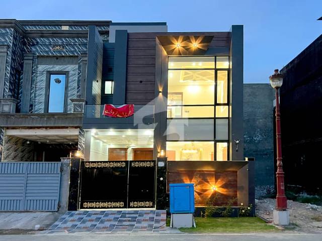 5 Marla Modern Park Facing Premium House For Sale In Lake City Sector M7 C1
