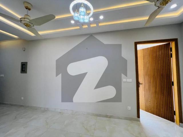 5 Marla Beautiful House with Lawn. DHA Defence