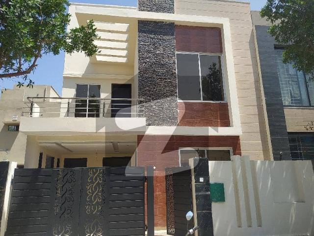 5 Marla beautiful house available for sale in Bahria Nasheman Lahore iris block, gated community by Bahria town