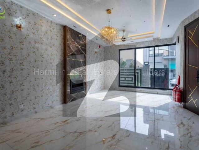 5 Marla Beautiful House Available For SALE In DHA TOWN