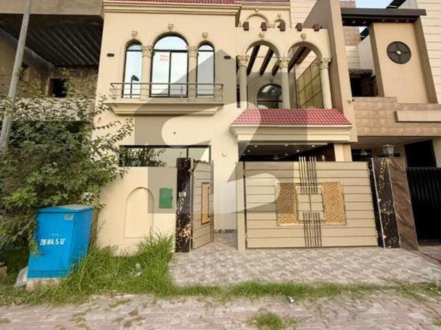 5 Marla Beautiful House Available for Sale Prime Location Bahria Orchard