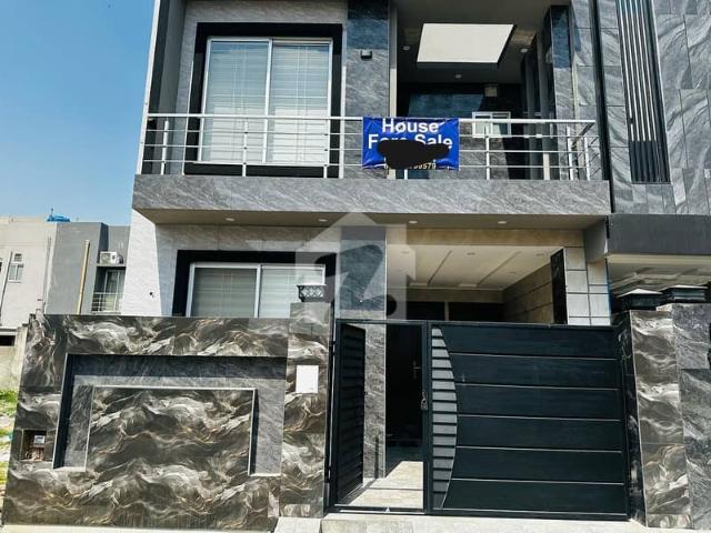 5 Marla Beautiful Modern House for Sale