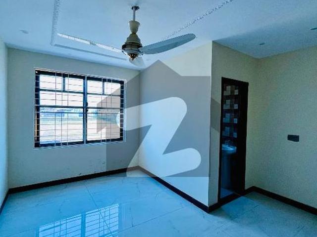 5 Marla Beautiful Modern House For Sale Central Park Housing Scheme