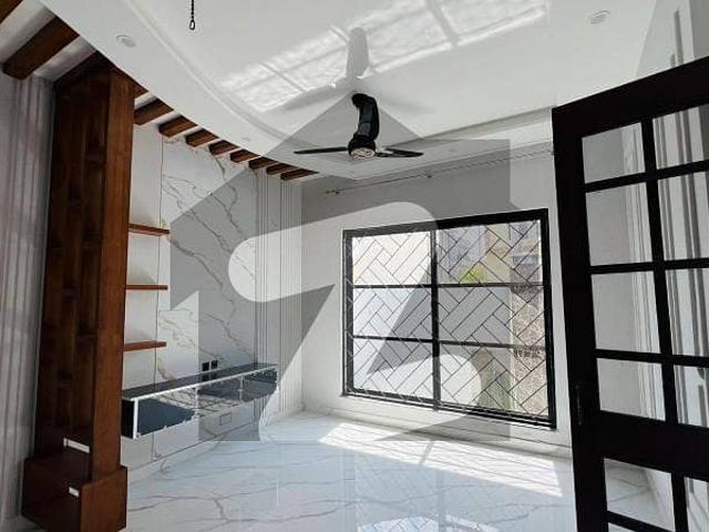 5 Marla Brand New House with Gas