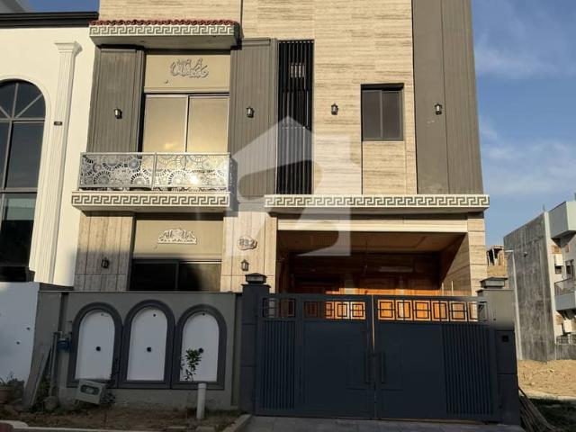 5 Marla Brand New House Available For Rent in FMC B 17