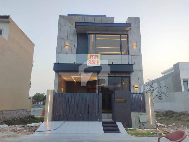 5 Marla Double Unit Most Luxurious and Modern Elevation House Lake City