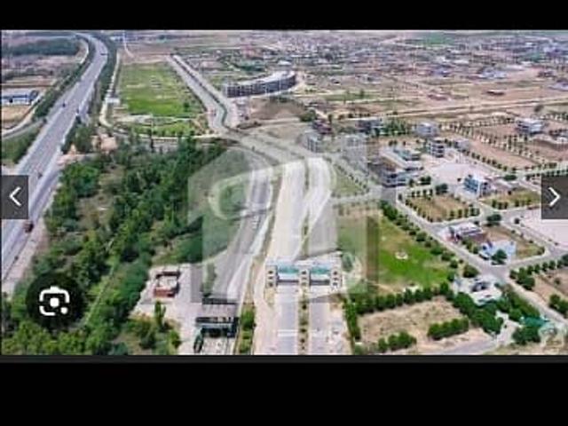 5 Marla Facing Park Good Location Plot For Sale in R Block