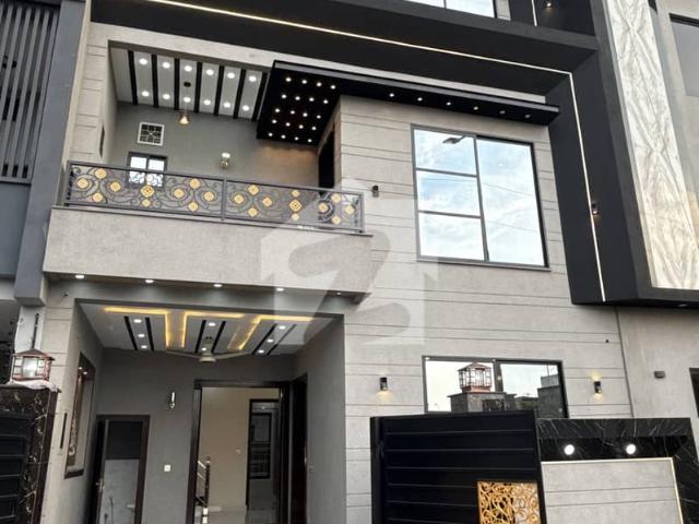 5 Marla Hot Location House Near To Park
