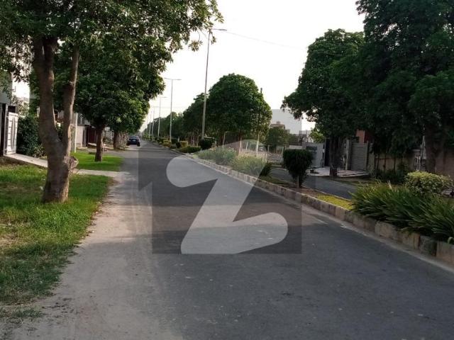 5 Marla House Near Park & Masjid in Wapda City