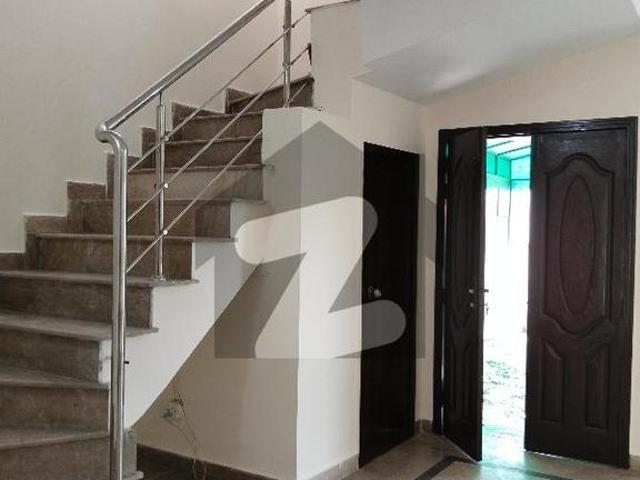 5 Marla House For Rent Beautiful House 3bed Rooms with Gass Near To commercial Near To Park Paragon City