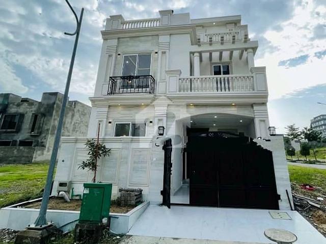 5 Marla House For sale Available In B 17