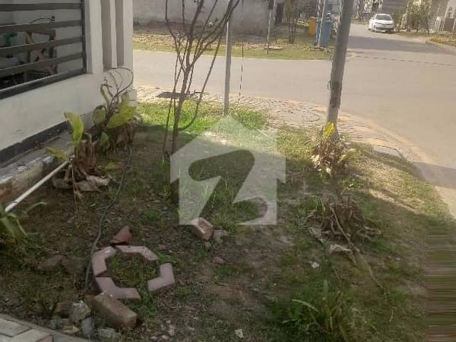 5 Marla House For Sale In Parkview City Block H Corner, Servant Room, Sollar Installed. 4 Minutes Walk At Down Town