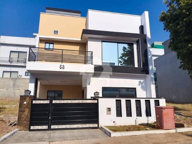 5 Marla House 4 Bed Available Prime Location