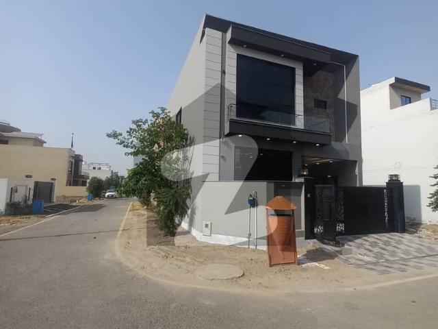 5 marla house 4 beds corner