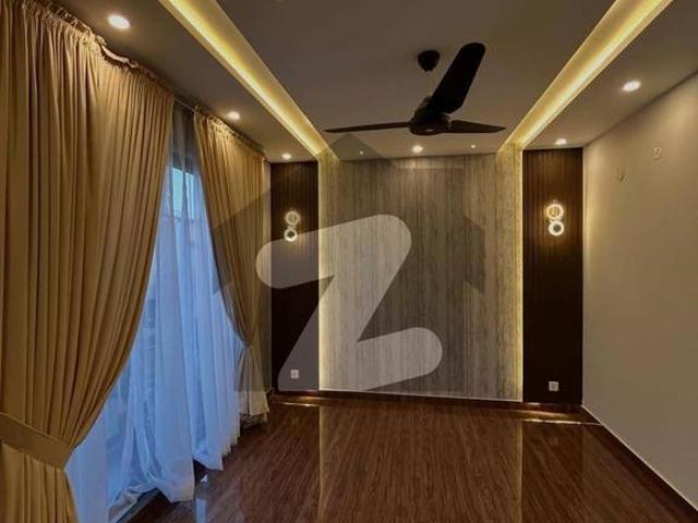 5 Marla Luxurious Modren House For Rent DHA 9 Town