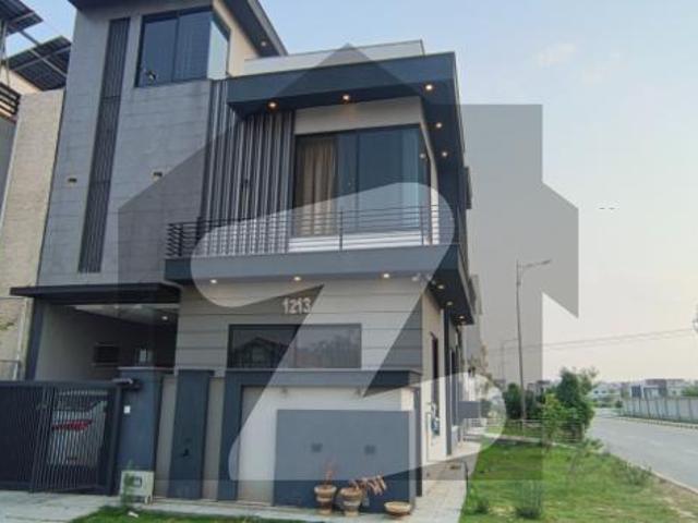 5 Marla Luxury House for Rent Your Dream Home Awaits! *Located in a premium gated society with _all modern amenities_, this stunning 5 Marla residence is priced at *Rs: 2.70 Cr* perfect for those who value elegance, comfort & status. Faisal Town F 18