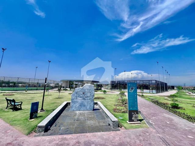 5 marla / level plot / near to head office