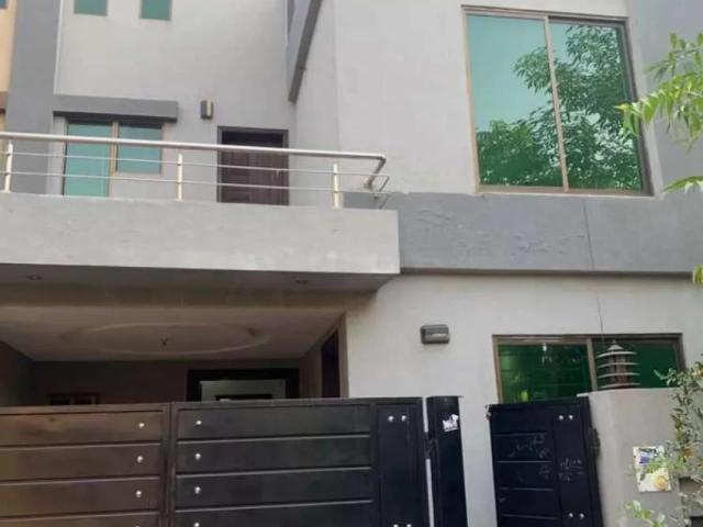 5 marla like a brand new house available for rent with gass Lahore Bahria Town ID 34423