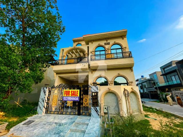 5 marla park facing corner house | khayaban e amin