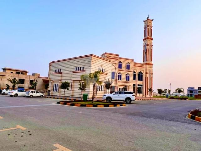 5 marla plot for sale in c block faisal town