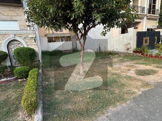 5 Marla Plot For Sale in Prime Location of Park View City Lahore