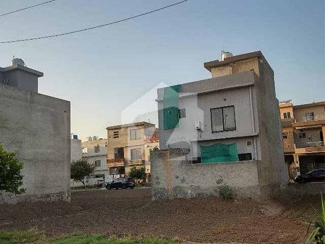 5 marla prime location plot best for investment available for sale