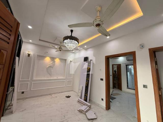 5 Marla Ready To Shift/Built 3 Storey House For Sale, 4 Bedrooms, 4 Washrooms, Registry, In Etihad Town Phase1 Lahore