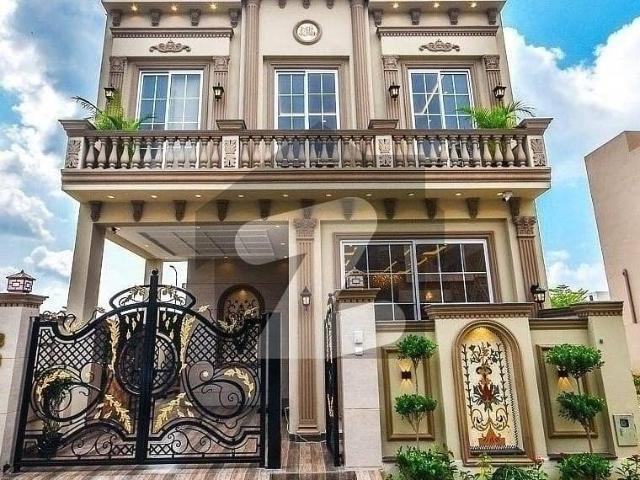 5 Marla Royal Classic Villa With Double Hight Lobby Facing Park